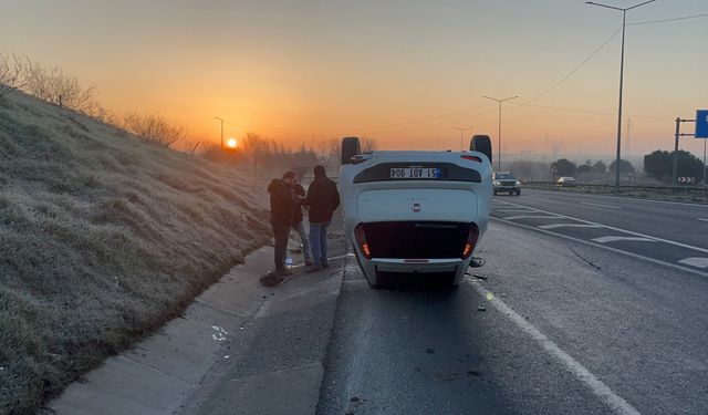 Takla Atan Otomobilde 3 Kişi Emniyet Kemeri Sayesinde Kurtuldu