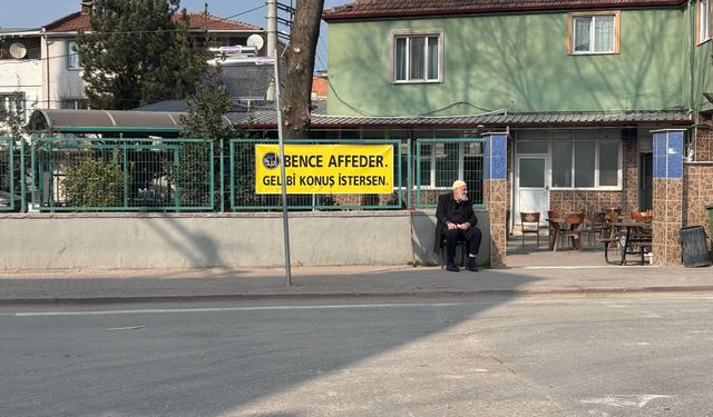 İnegöl’de cami önüne asılan pankart dikkat çekti