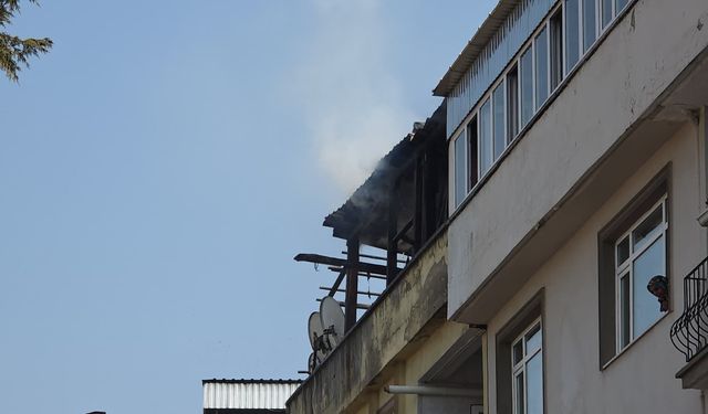 İnegöl’de çatı katında çıkan yangın paniğe neden oldu