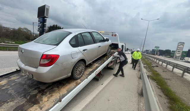 İnegöl’de iki otomobil çarpıştı: 2 sürücü yaralandı