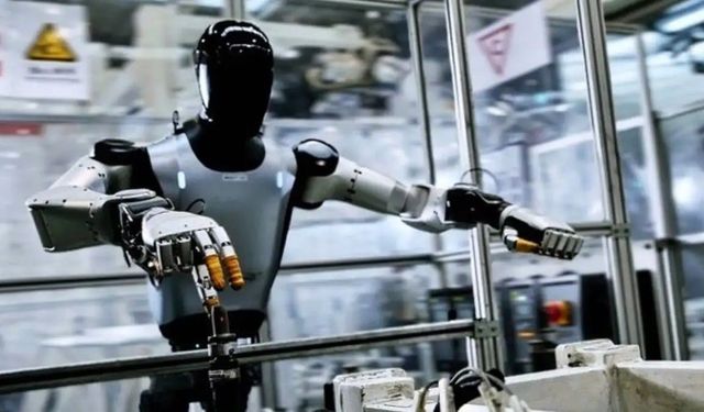 Xiaomi’den Fabrikada Tarihi Hamle! İnsansı Robotlar Elektrikli Otomobil Üretimine Başladı