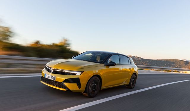 Yeni Opel Astra Türkiye’ye Geliyor! 130 Beygirlik Dizel Motoru ve Yenilenen Tasarımıyla Neler Sunacak?