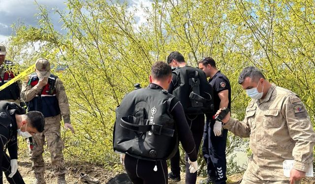 Asi Nehrinde kimliği belirsiz erkek cesedi bulundu