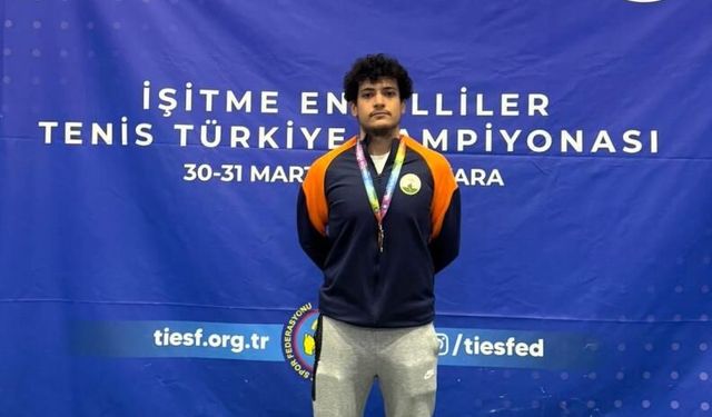 Bursa'da şampiyon raketlerinden büyük başarı!
