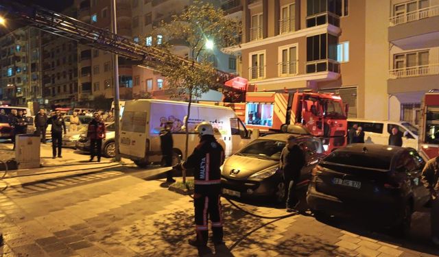 Çakmakla oyun evi yaktı