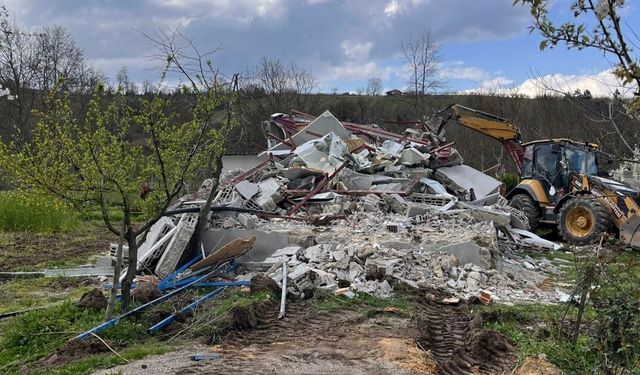 İnegöl'de Kaçak Yapılarla Mücadelede 142 Bina Yıkıldı