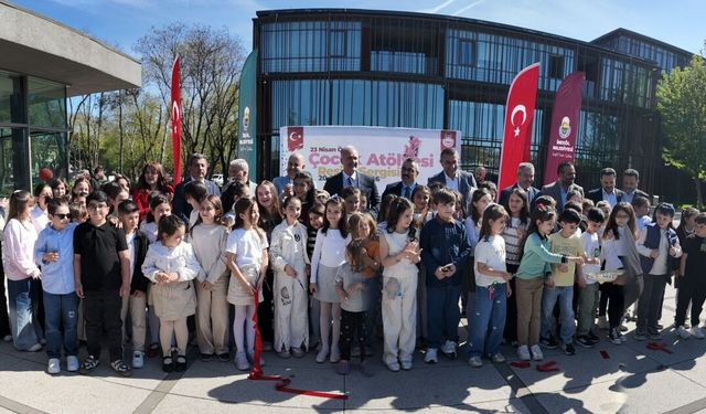 İnegöl’de Minik Ressamlardan 23 Nisan Sergisi: "Yürekleri Küçük Eserleri Büyük"