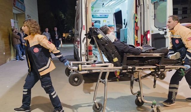 İnegöl’de Otomobil Direğe Çarptı! 2 Yaralı