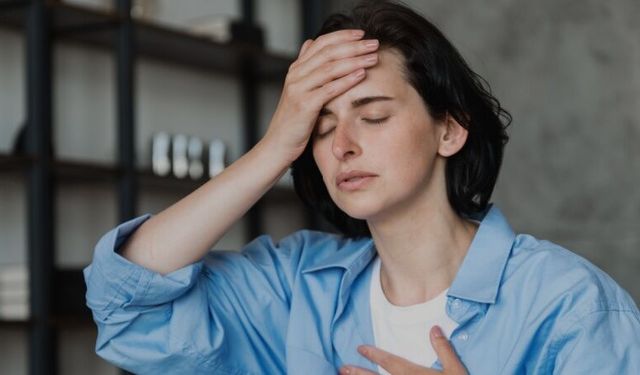 Panik Atak Mı Kalp Krizi Mi? Göğüs Ağrınızın Sebebi Hangisi Olabilir, Nasıl Ayırt Edilir?