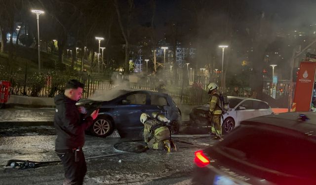 Park halindeki otomobilde yangın çıktı, alevler başka araca sıçradı