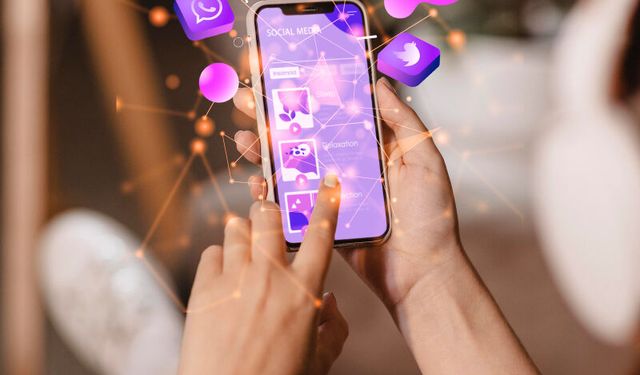 WhatsApp, Twitter’da Yapılan Gıybet Günah Sayılır mı? Sanatçı ve Politikacıları Eleştirmek Dedikodu Olur mu?