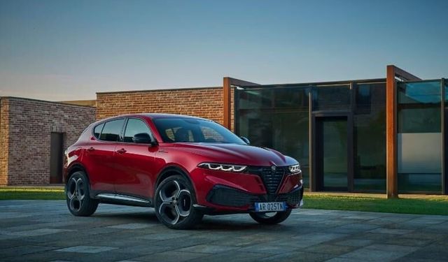 Yeni Alfa Romeo Tonale Türkiye’de Satışa Çıktı! Fiyatı Dudak Uçuklattı, Özellikleri Neler Sunuyor?