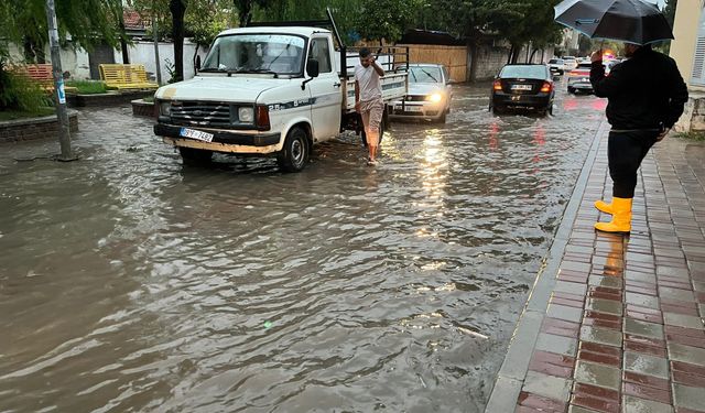 Aydın için kuvvetli yağış uyarısı! 12 ilçe için alarm verildi