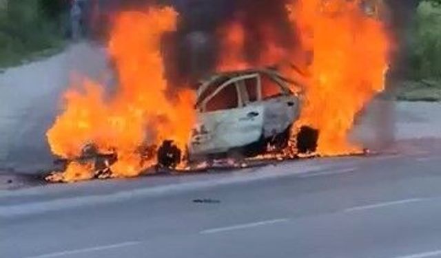 Bursa’da Seyir Halindeki Otomobil Alev Alev Yandı