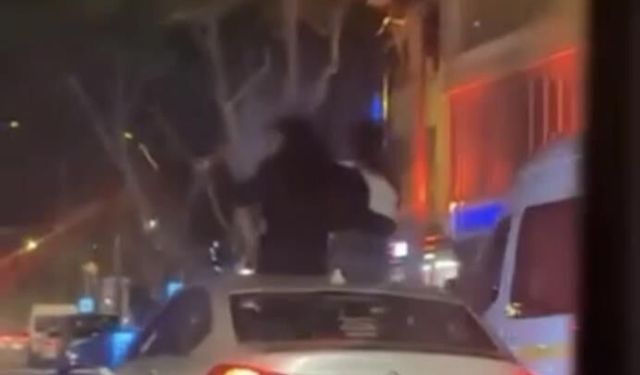Bursa’da Sunroof Tehlikesi! Araç Tavanına Oturan Gençlere Ceza