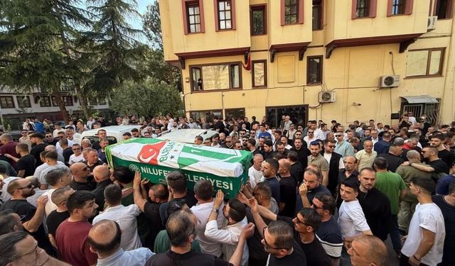 Bursaspor taraftarı Ertuğ Toker son yolculuğuna uğurladı!