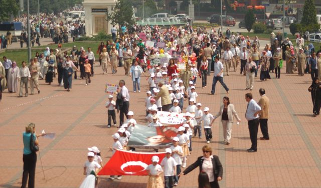İnegöl'de Minikler Okul Öncesi Eğitim İçin Yürüdü