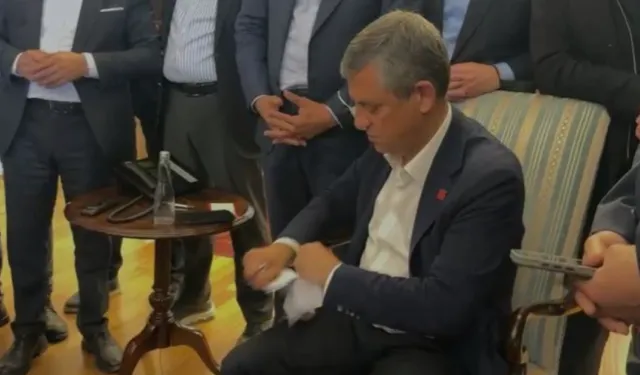 Özgür Özel Mutlak Butlan Kararını Yırttı