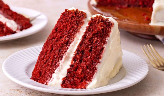 Red Velvet Cake Tarifi! Evde Yumuşacık Kırmızı Kadife Kek