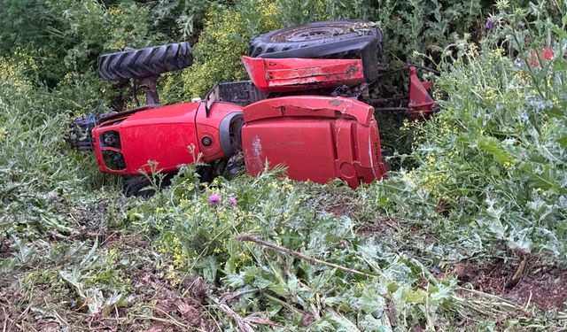 Bursa'da Şarampole Devrilen Traktörün Altında Can Verdi