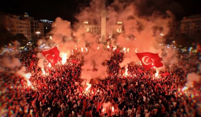 Sinan Akçıl’dan Dünya Kupası Marşı! Türkler Geliyor