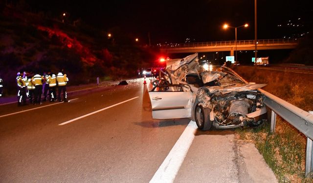 Tırla çarpışan otomobil hurdaya döndü! 18 yaşındaki genç hayatını kaybetti