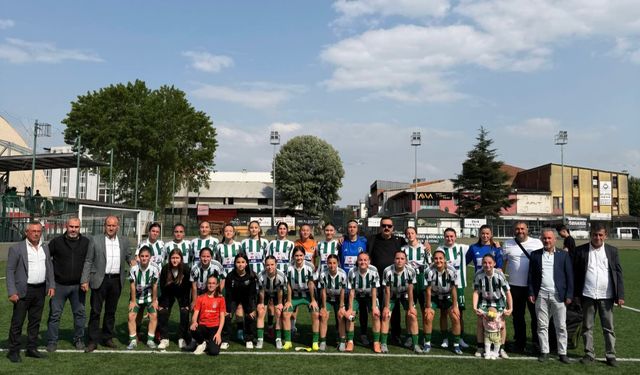 İnegöl'ün kızları 3 puanla başladı