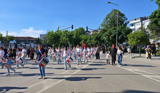 İnegöl’de 19 Mayıs Coşkusu Gençlik Yürüyüşüyle Başladı