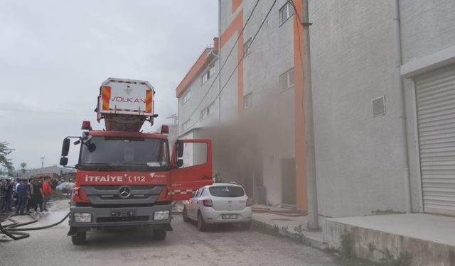 İnegöl’de Sünger Deposunda Yangın!