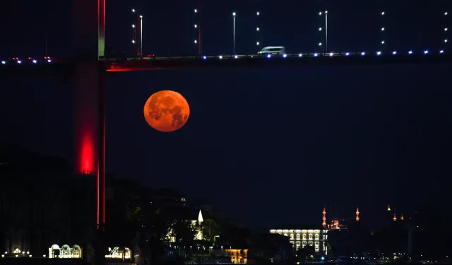 2026 Çilek Dolunayı Ne Zaman? Çilek Dolunayı Burçları Nasıl Etkileyecek?