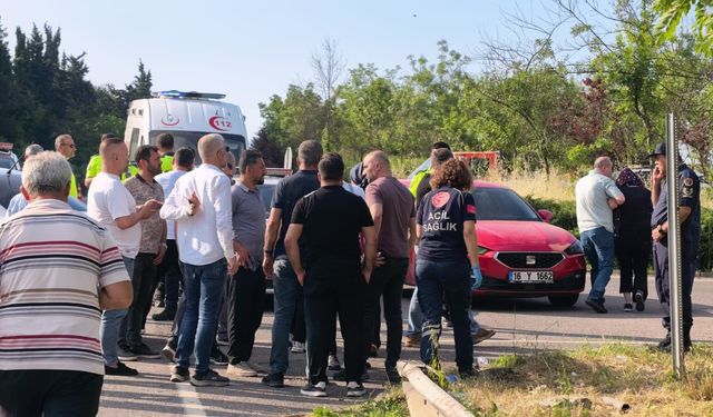 Bursa'da İki Otomobil Çarpıştı
