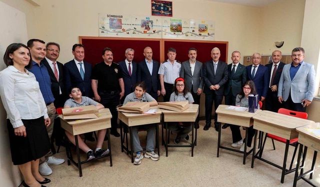 Bursa Protokolü Özel Öğrencilerin Karne Sevincine Ortak Oldu