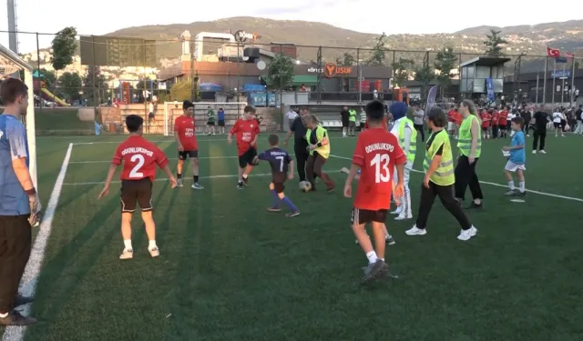 Bursa’da Anneler ve Futbolcular Bağımlılığa Karşı Sahaya Çıktı