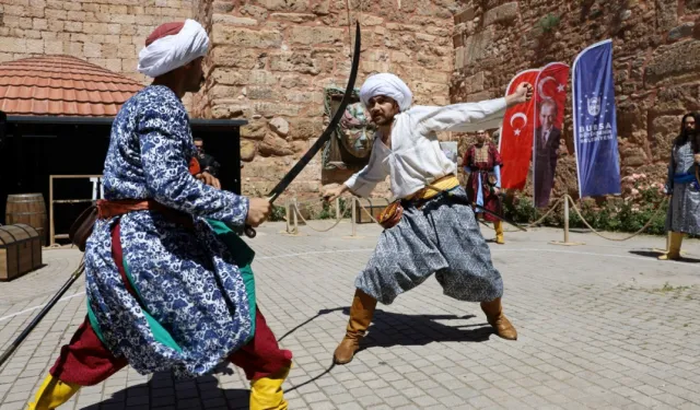 Bursa’da Geleneksel Türk Kılıcı Turnuvası Zindankapı’da Yapıldı