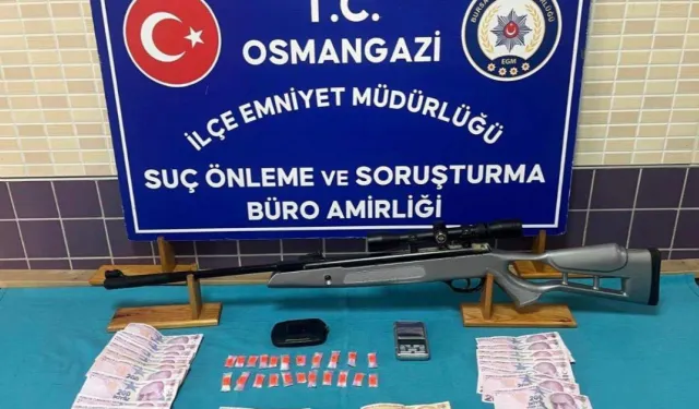 Bursa’da Uyuşturucu Operasyonu: 3 Gözaltı, 2 Hükümlü Yakalandı
