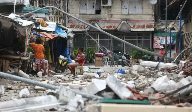 Filipinler'de 7.8 büyüklüğünde deprem!