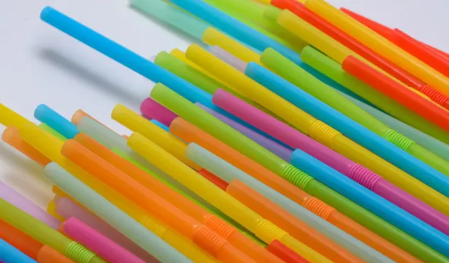 Uzmanlardan Yaz Ayları İçin Kritik Uyarı! Plastik Pipet Kullanırken Bir Kez Daha Düşünün