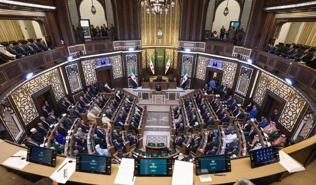 Suriye’de Esad rejiminin devrilmesi sonrası ilk halk parlamentosu oturumu gerçekleştirildi