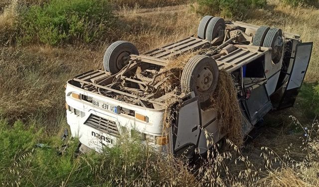 Amasya'da tarım işçilerini taşıyan midibüs devrildi! 16 yaralı
