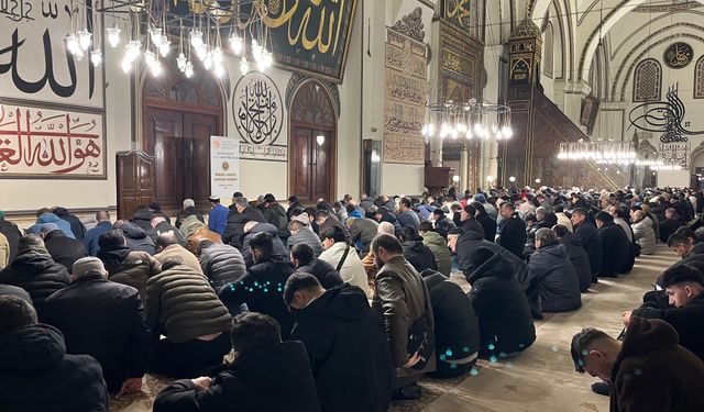 Bursa Akşam Ezanı Kaçta Okunacak? Bursa Namaz Vakitleri, Bursa Ezan Saatleri |  15 Temmuz 2026 Çarşamba