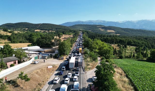 Bursa’da Çıkan Yangın Trafiği Kilitledi!