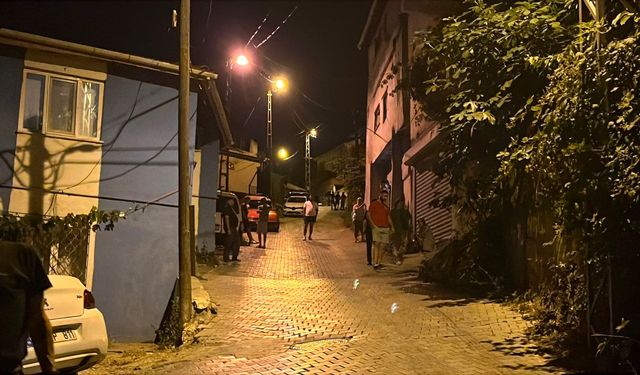Bursa’da pompalı tüfekli saldırı! 1 kişi yaralandı, 3 araç ve bir ev zarar gördü