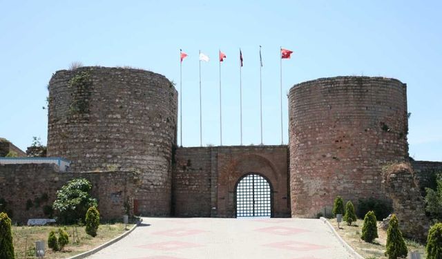 Rüyada kale burcu görmek ne anlama gelir? Kale burçları ve surlarla ilgili tabirler