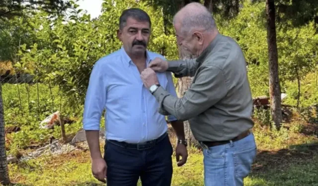 Ümit Özdağ Rozet Taktı, CHP’li Başkan Geçiş İddiasını Reddetti