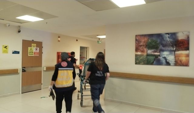İnegöl'de komşusuna yardım ederken 2,5 metreden düşerek yaralandı