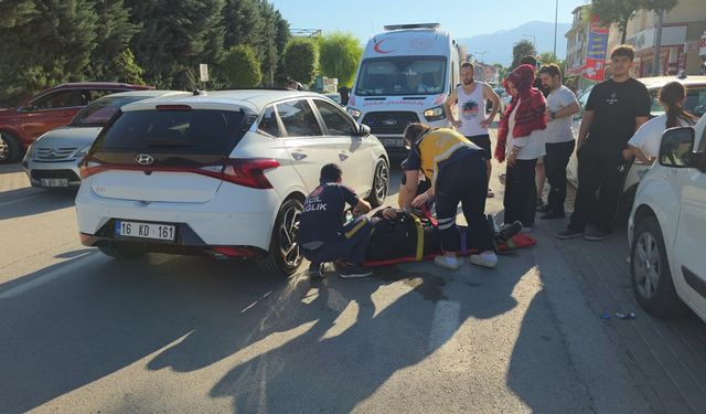 İnegöl’de otomobilin çarptığı kadın yaralandı
