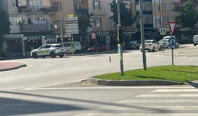 İnegöl’de yol ortasına bırakılan duba trafiği şaşırttı