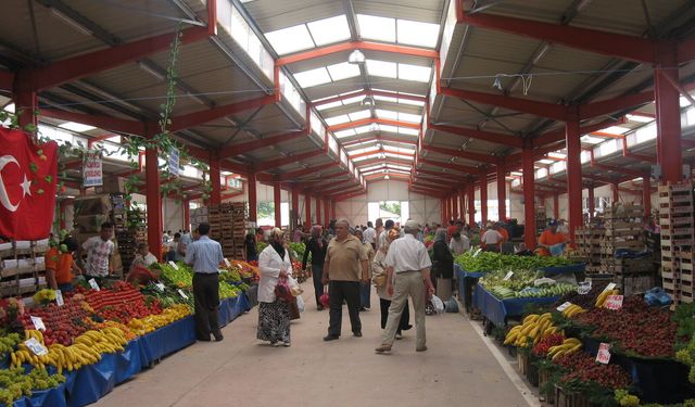 İnegöl’de Yeni Pazaryerinin İlk Gününde Trafik ve Otopark İsyanı