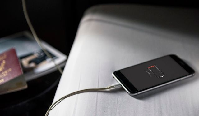 Telefonunuzun Şarjı Neden Hızlı Bitiyor? Pil Ömrünü Uzatacak Basit Ayarlar