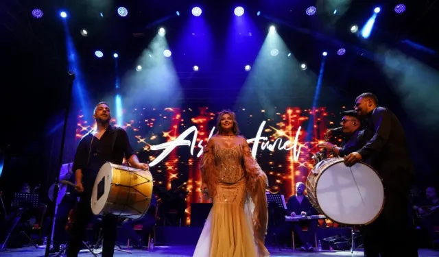 Aslı Hünel Uluslararası Bursa Festivali’nde sahne aldı